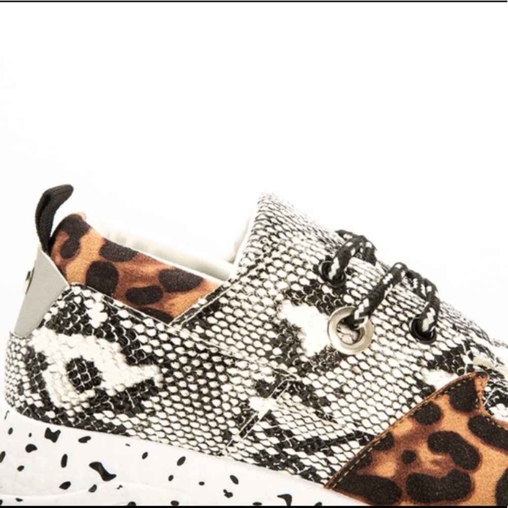 Last Size 7 AND 9❤️Animal Print Sneakers - Picture 2 of 9